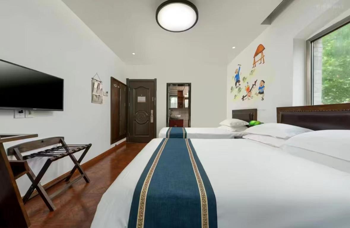 Nostalgia Hotel Beijing Guozijian Ghost Street - Near Beijing Lama Temple, Beihai Park, Jingshan Park, Drum Tower, Houhai Bar Street, Tian'Anmen Square, Located In Beijing Traditional Hutongs, 5 Minutes Away From Beixinqiao Metro Station Ngoại thất bức ảnh