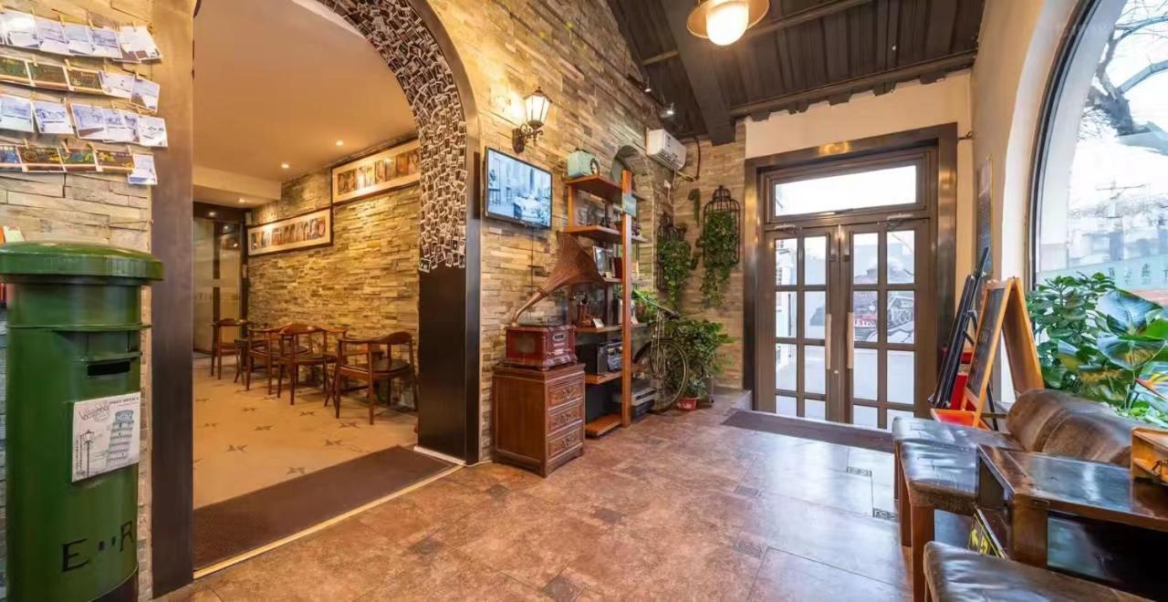 Nostalgia Hotel Beijing Guozijian Ghost Street - Near Beijing Lama Temple, Beihai Park, Jingshan Park, Drum Tower, Houhai Bar Street, Tian'Anmen Square, Located In Beijing Traditional Hutongs, 5 Minutes Away From Beixinqiao Metro Station Ngoại thất bức ảnh