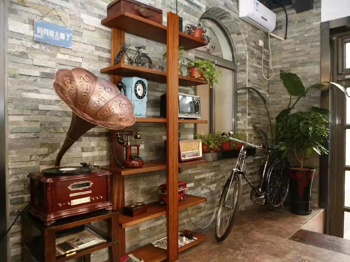Nostalgia Hotel Beijing Guozijian Ghost Street - Near Beijing Lama Temple, Beihai Park, Jingshan Park, Drum Tower, Houhai Bar Street, Tian'Anmen Square, Located In Beijing Traditional Hutongs, 5 Minutes Away From Beixinqiao Metro Station Ngoại thất bức ảnh