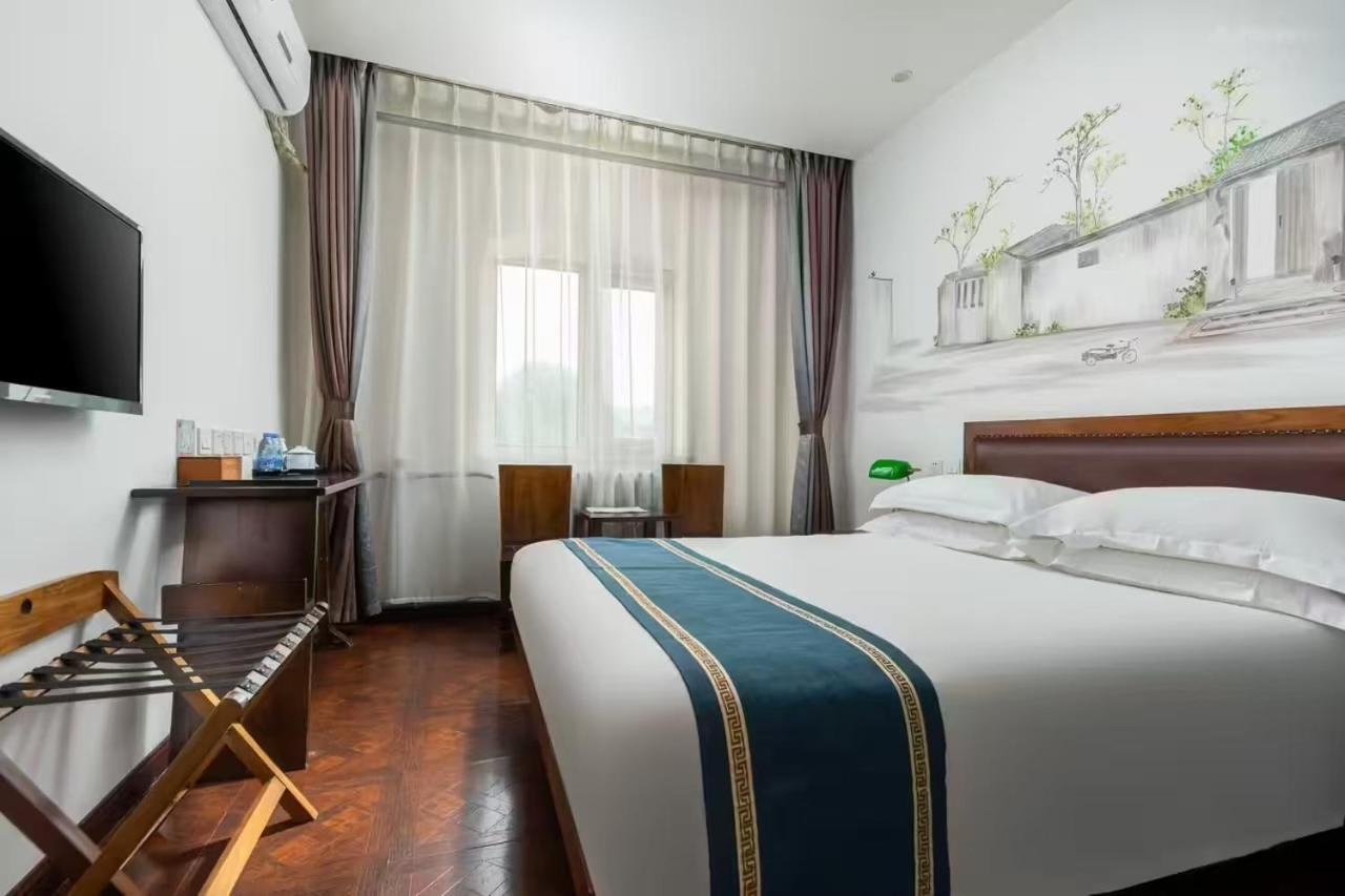 Nostalgia Hotel Beijing Guozijian Ghost Street - Near Beijing Lama Temple, Beihai Park, Jingshan Park, Drum Tower, Houhai Bar Street, Tian'Anmen Square, Located In Beijing Traditional Hutongs, 5 Minutes Away From Beixinqiao Metro Station Ngoại thất bức ảnh