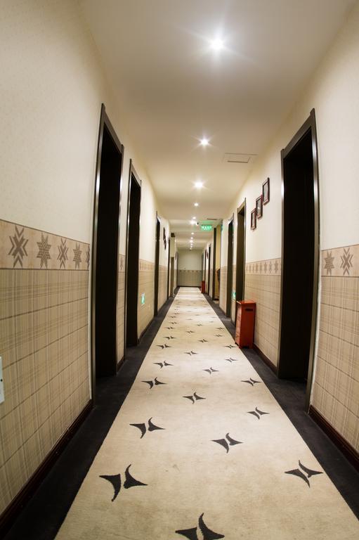 Nostalgia Hotel Beijing Guozijian Ghost Street - Near Beijing Lama Temple, Beihai Park, Jingshan Park, Drum Tower, Houhai Bar Street, Tian'Anmen Square, Located In Beijing Traditional Hutongs, 5 Minutes Away From Beixinqiao Metro Station Ngoại thất bức ảnh