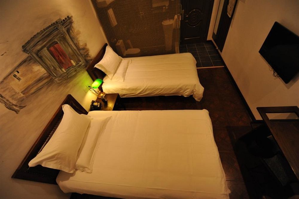 Nostalgia Hotel Beijing Guozijian Ghost Street - Near Beijing Lama Temple, Beihai Park, Jingshan Park, Drum Tower, Houhai Bar Street, Tian'Anmen Square, Located In Beijing Traditional Hutongs, 5 Minutes Away From Beixinqiao Metro Station Ngoại thất bức ảnh