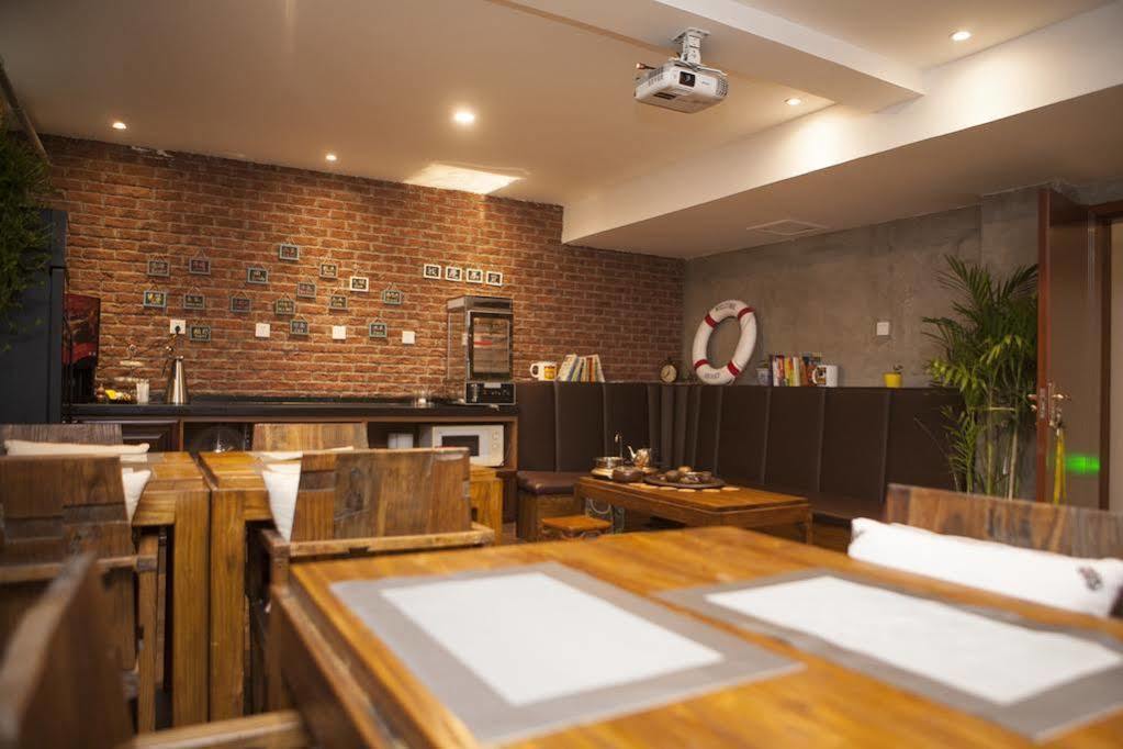 Nostalgia Hotel Beijing Guozijian Ghost Street - Near Beijing Lama Temple, Beihai Park, Jingshan Park, Drum Tower, Houhai Bar Street, Tian'Anmen Square, Located In Beijing Traditional Hutongs, 5 Minutes Away From Beixinqiao Metro Station Ngoại thất bức ảnh